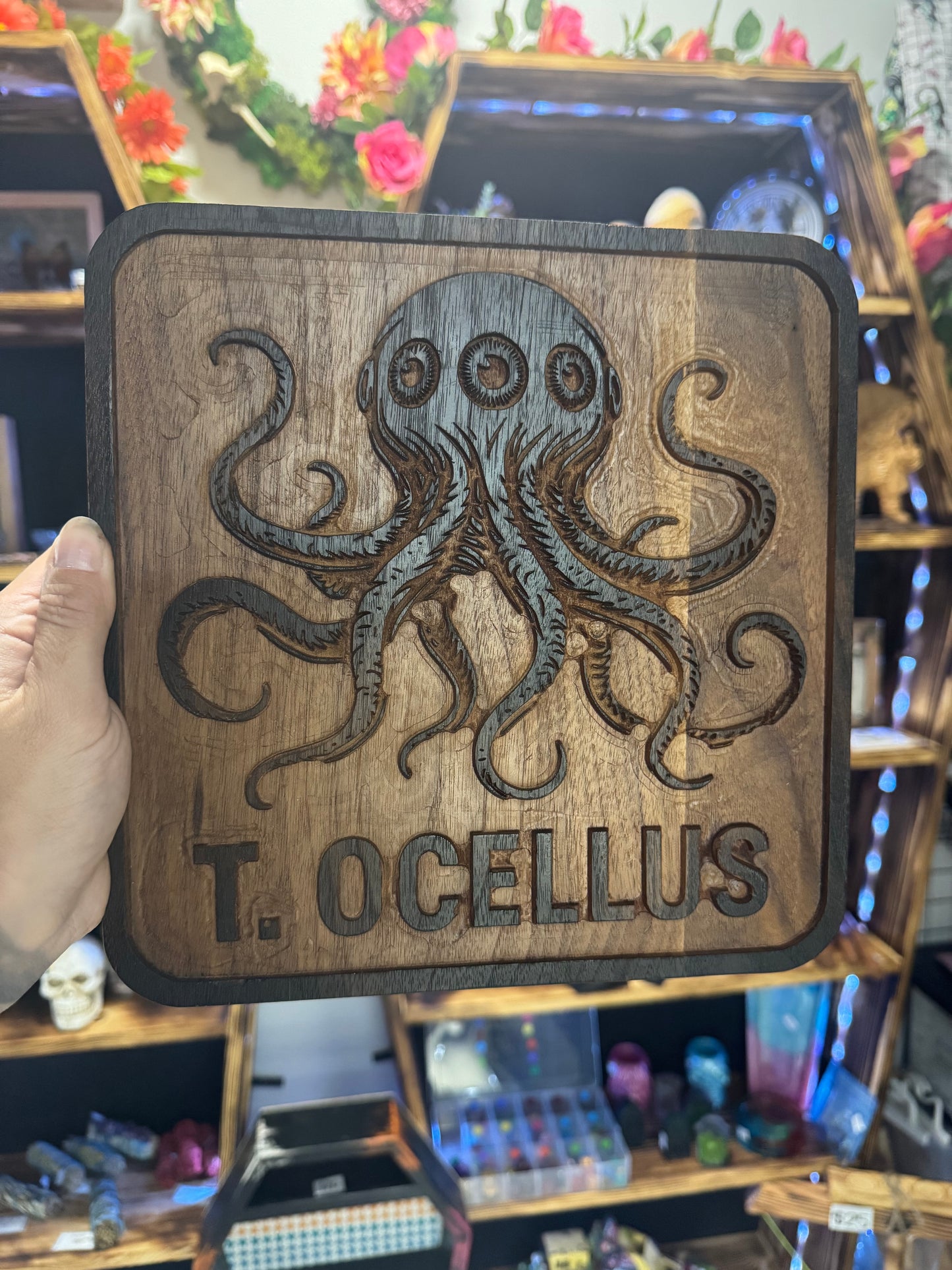 T. Ocellus Art Plaque - Alien Earth Character Wall Decor | Sci-Fi TV Show Art