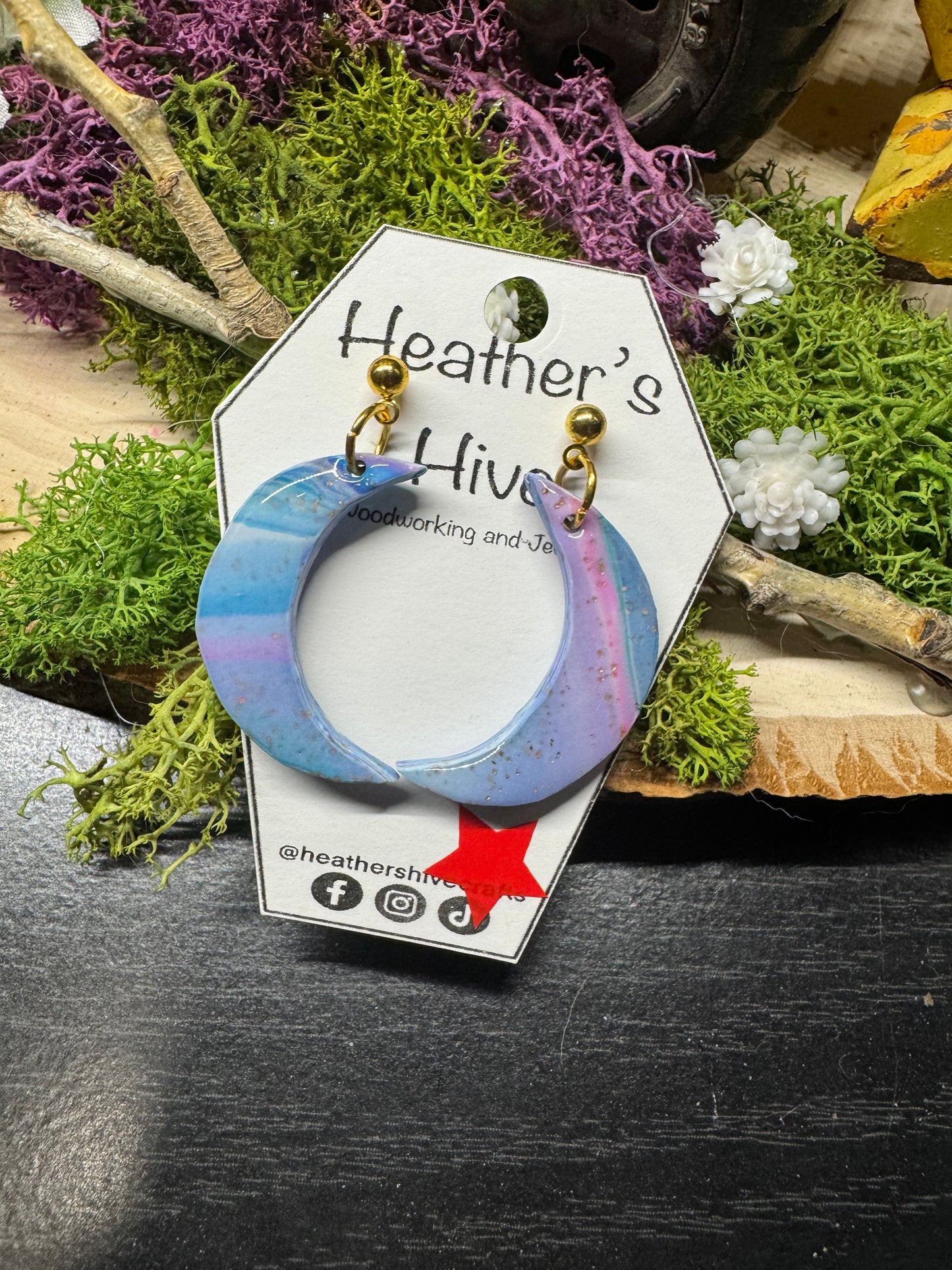 Crescent moon dangle earrings-pst