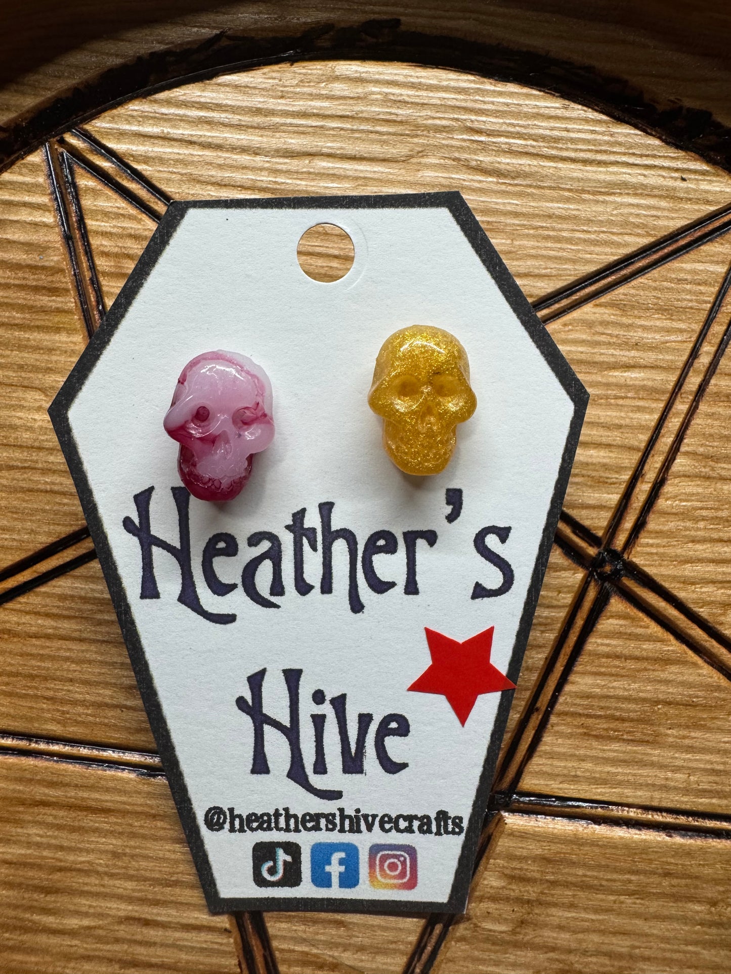 Resin skull stud earrings-py