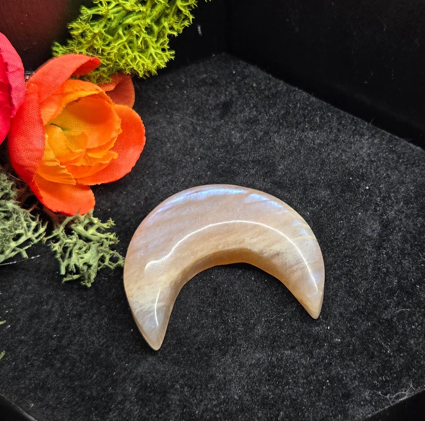 Moonstone carved moonstone - Pocket Crystal and Gift Accent