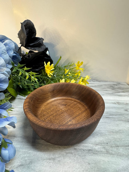 Hand turned bowl/dish - walnut