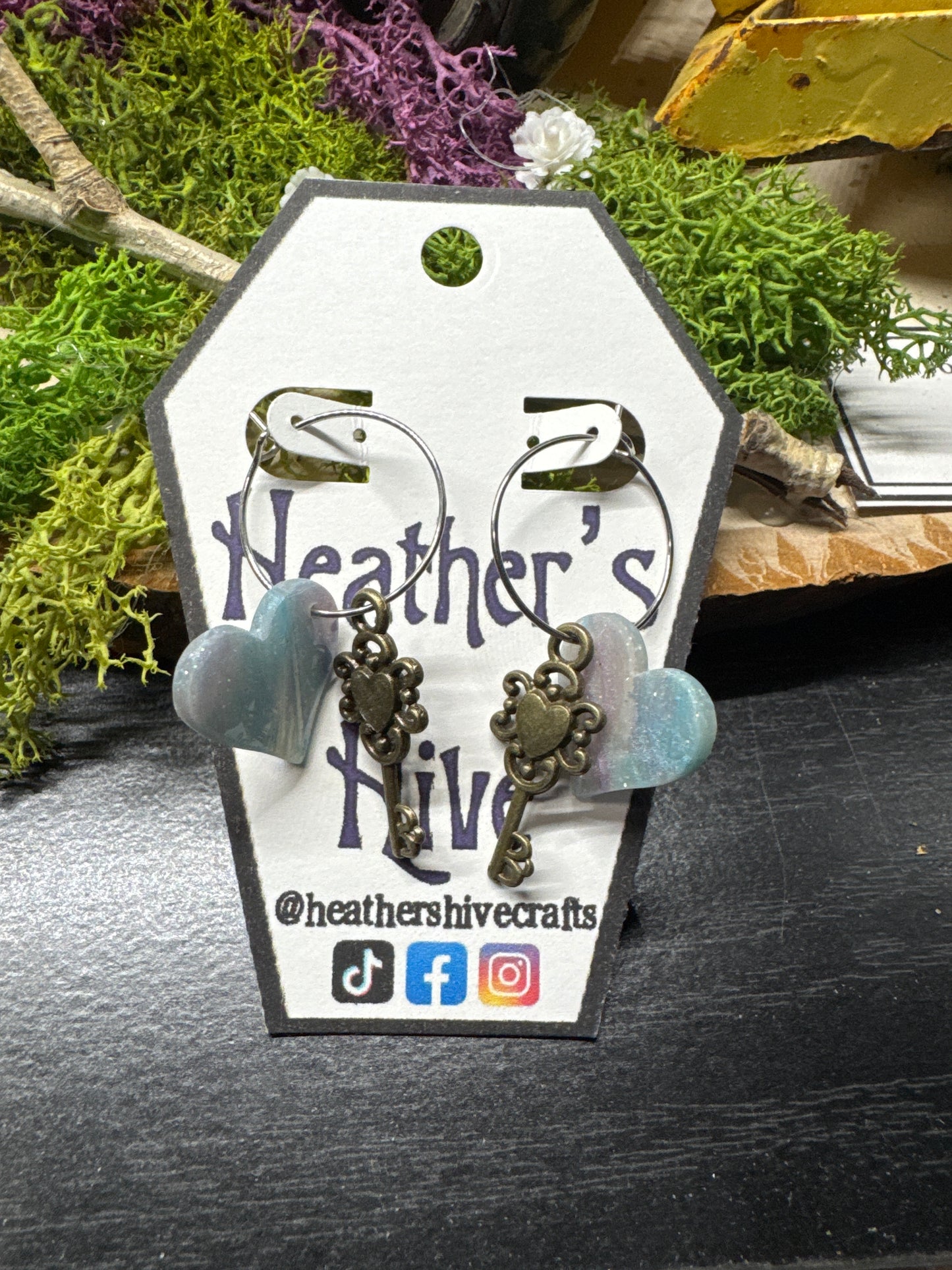 Key to your heart dangle earrings-l