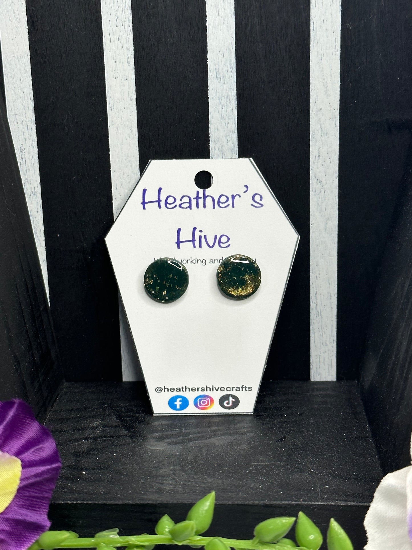 Circle stud earrings- green